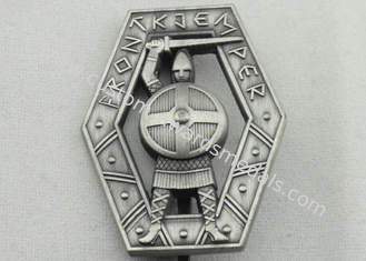 L'insigne en alliage de zinc du guerrier 3D, métal argenté antique d'agrafe de souvenir d'électrodéposition Badges
