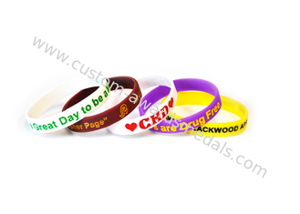 Bracelet adapté aux besoins du client en caoutchouc de silicone avec l'impression de logo, enfoncé ou augmenté