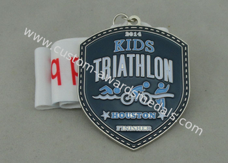 Médaille d'émail de triathlon d'enfants en alliage de zinc avec le nickelage et le ruban